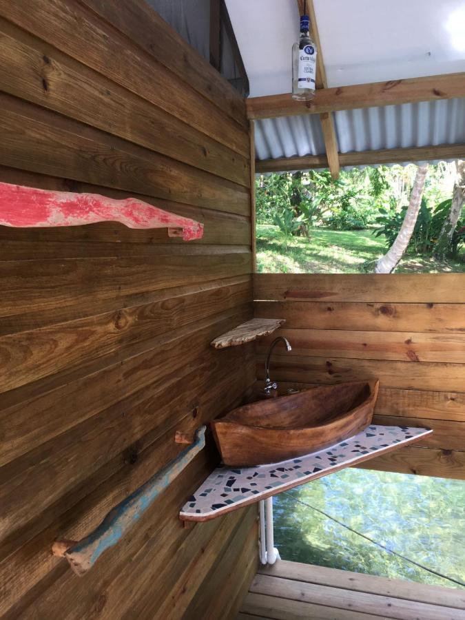 El Toucan Loco Floating Bed & Breakfast Tierra Oscura