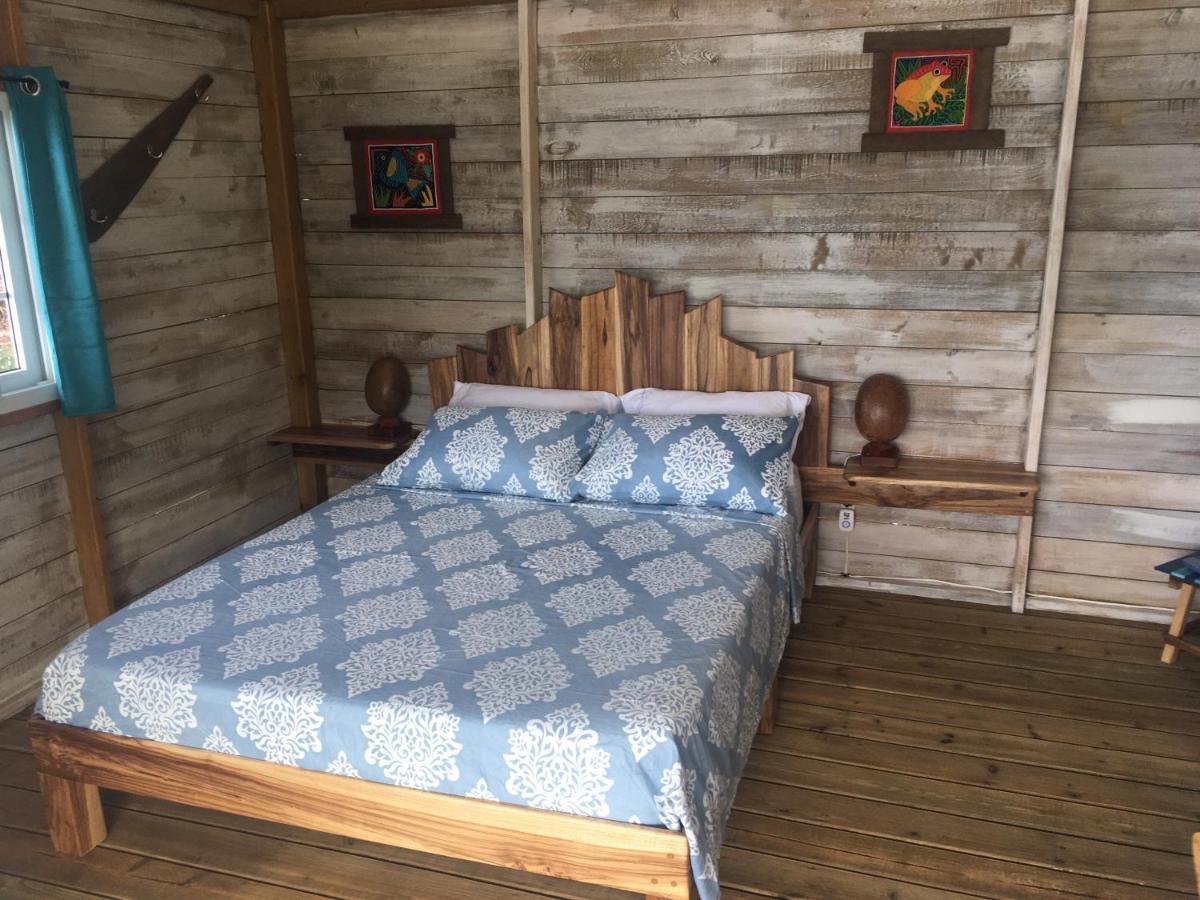 El Toucan Loco Floating Bed & Breakfast Tierra Oscura