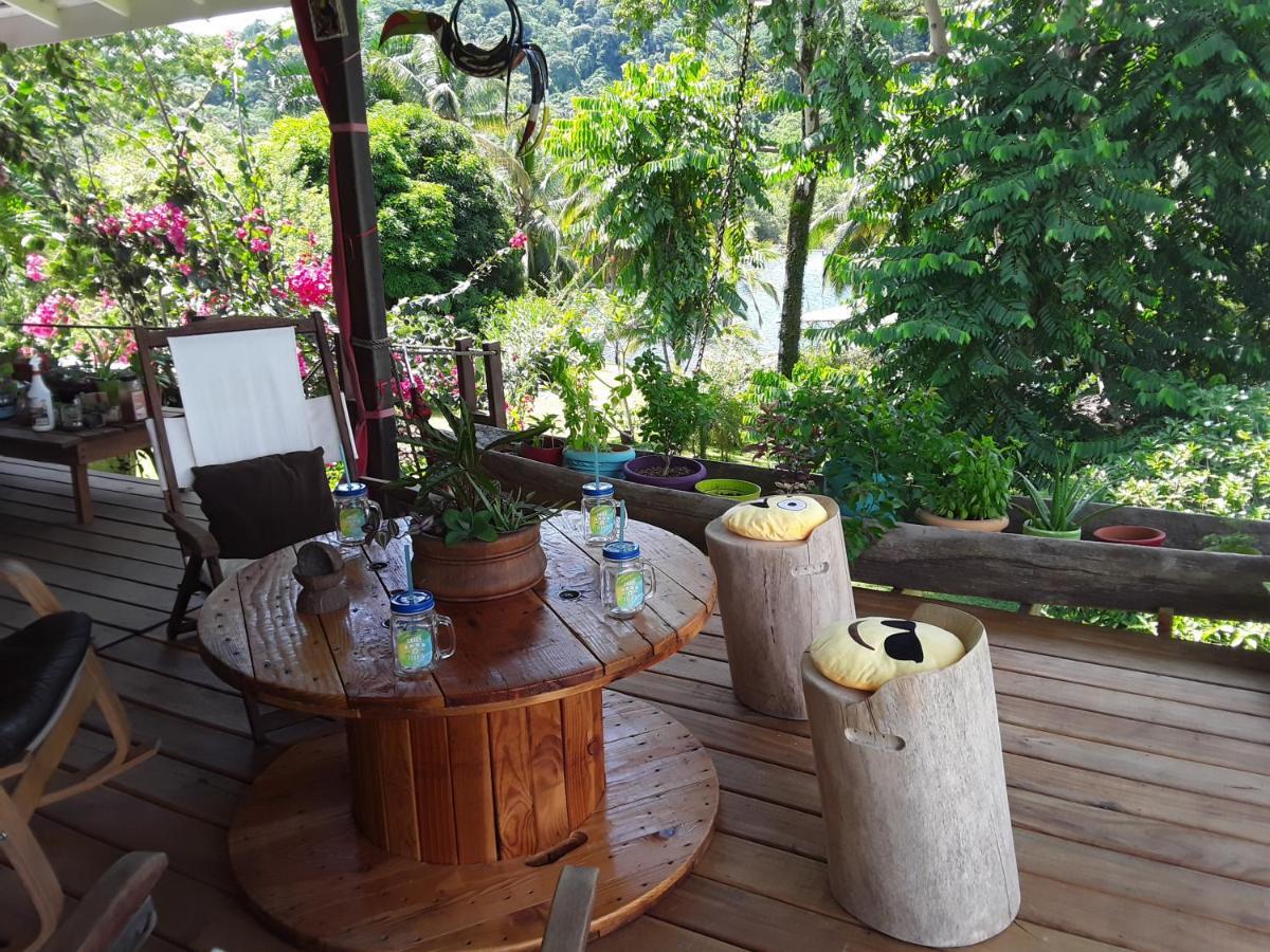 El Toucan Loco Floating Bed & Breakfast *
