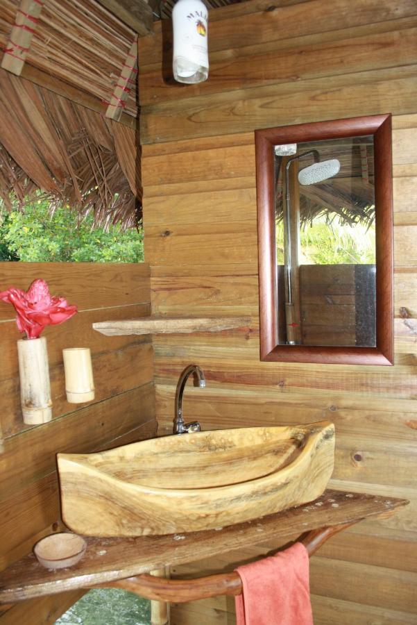 El Toucan Loco Floating Bed & Breakfast *